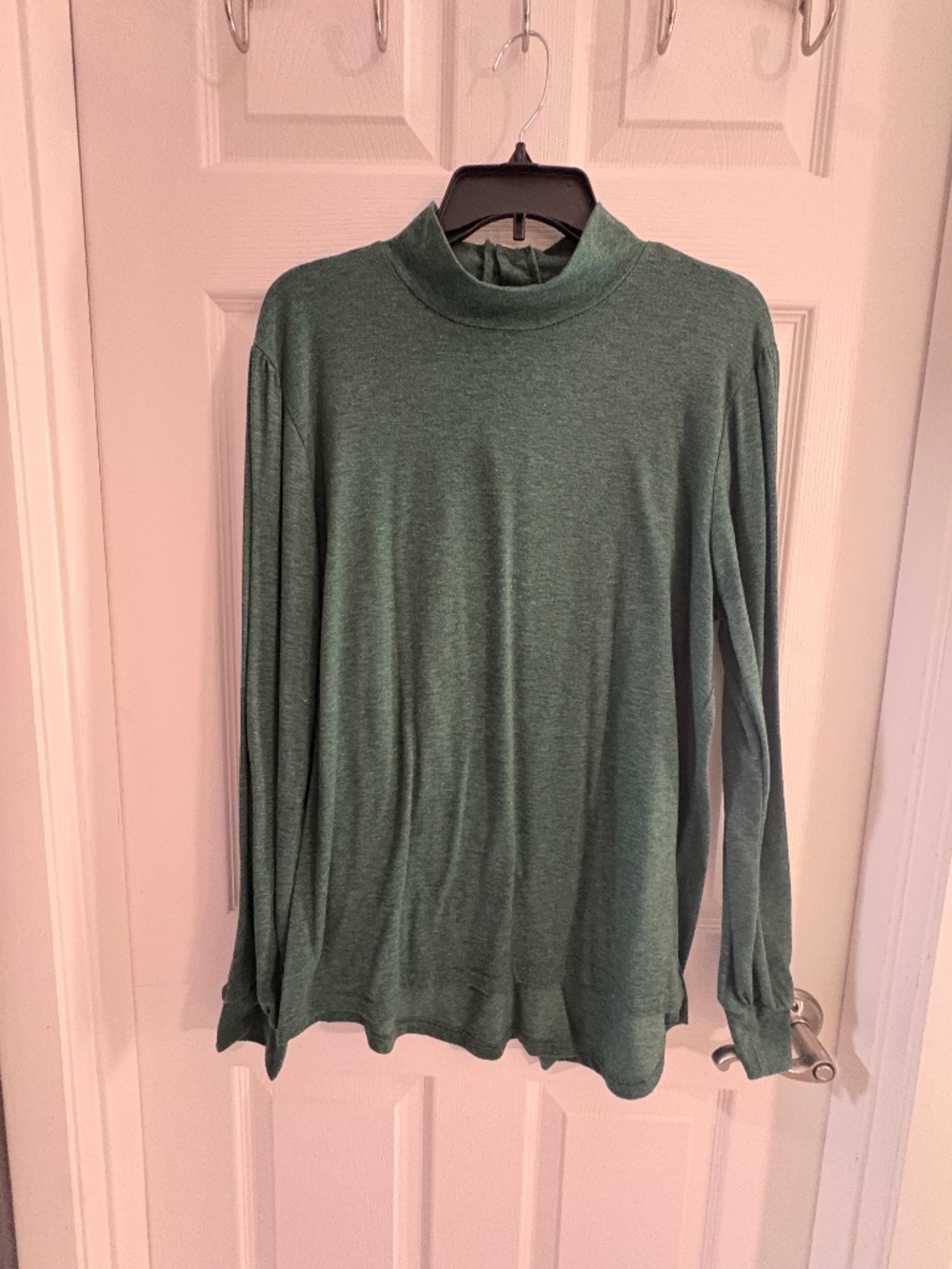 Women’s 2XL Green Mock Neck Long Sleeve Top Button Back